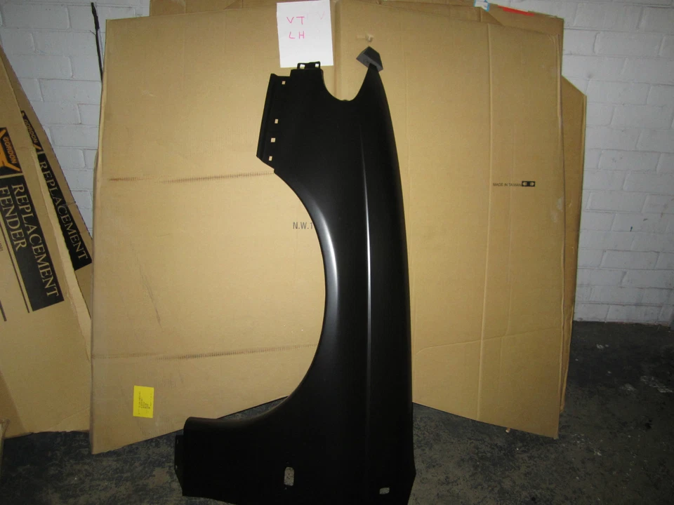 HOLDEN COMMODORE VT VX FRONT GUARD & FENDER BRAND NEW LH VT VX GUARD PASSENGER - image 1 of 1