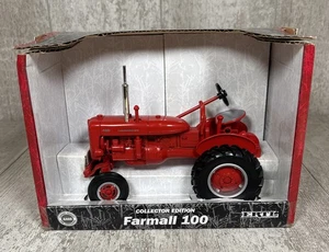 1/16 Ertl McCormick Farmall 100 Collector Edition Tractor DieCast - Picture 1 of 6