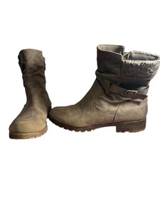 Women’s Tan Ankle Jelly Pop Winnie Boots Size 10 Sweater Straps Moto - Picture 1 of 16