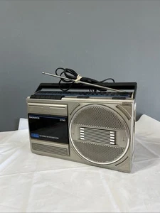 Radio Cassette Vintage Magnavox D7140 Boombox Testato Radio Solo Funzionante AH - Foto 1 di 6