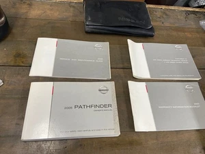 2005 NISSAN PATHFINDER OWNER MANUAL W/ LEATHER CASE OEM - Foto 1 di 4