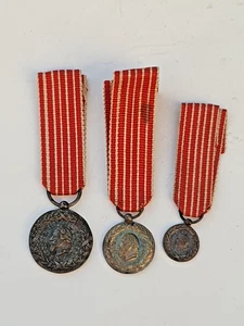 Italie 1859: lot de 3 réductions, 19 mm signée EF, 15 et 11 mm non signées - Picture 1 of 11