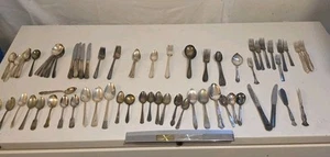 Lote artesanal vintage de 91 piezas con patrones ornamentados cubiertos cubiertos - Imagen 1 de 13