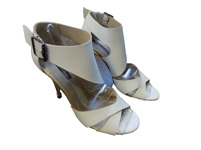 Sandalias Michael Antonio charol blanco 4" tacón correa al tobillo correas cruzadas 7 Foto 1 de 4