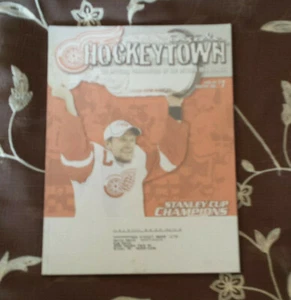 DETROIT RED WINGS INSIDE HOCKEYTOWN MAGAZINE 2008-09 Issue No. 1 - Picture 1 of 4