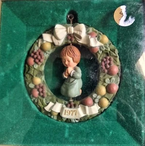 VTG Hallmark Twirl About Tree Trimmer Ornament 1977 Girl praying wreath OG Box - Picture 1 of 1
