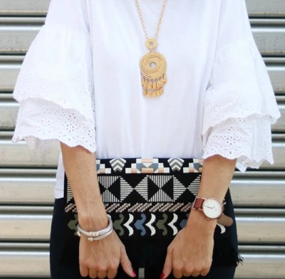 Cartera sin asas Stella and Dot Taj sobre tela negra flecos bordados boho Foto 1 de 4