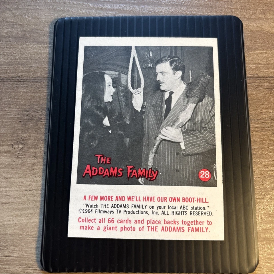 Tarjeta coleccionable Donruss The Addams Family 1964 # 28 Our Own Boot Hill casi nueva Foto 1 de 4