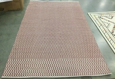 IVORY / RED 5' X 8' Flaw in Rug, Reduced Price 1172654613 MTK339C-5 - Image 1 of 4