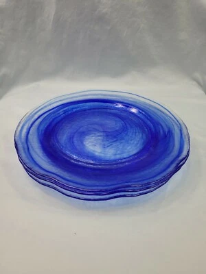 Plato de cena de alabastro de vidrio artístico 3 remolinos azul cobalto borde festoneado de 10 3/4".  4 Foto 1 de 4