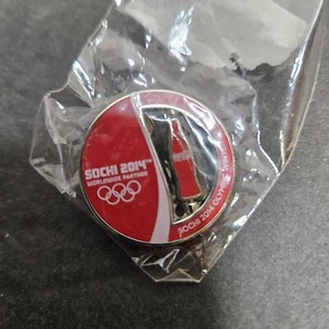 RARE 2014 Coca Cola Sotschi Olympics Spinning Coke Pin NOS - Bild 1 von 2
