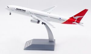 1:200 28CM InFlight QANTAS BOEING 767-300ER Passenger Airplane Diecast Model