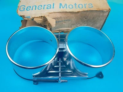 Oldsmobile Cutlass 442 1965 faro izquierdo bisel embellecedor nuevo GM 589821 genuino nuevo en stock Foto 1 de 4