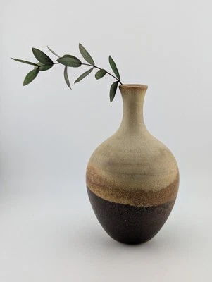 Vintage 1960s Patricia Pat Higginbotham Studio Art Pottery Vase 6" Brown Beige - Image 1 of 4