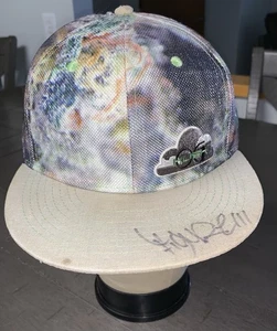 SOMBRERO 7 5/8 BASE CALIFORNIA OG KUSH MULTICOLOR AUTÓGRAFO 420 TIENDA DE HUMO - Imagen 1 de 22