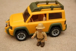 Mighty World  Adventure SUV 8684 SUV and Minifigure broken door hinge - Picture 1 of 3