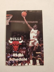 1985-86 CHICAGO BULLS POCKET SCHEDULE NBA MICHAEL JORDAN COVER - Picture 1 of 3