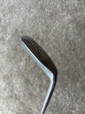 The Wilson 8802 Putter 35 Inches - Image 1 of 4