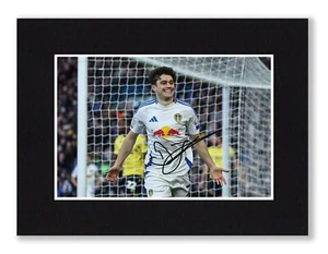 FOTO firmada por Dan James de montaje 8X6 preimpresión autógrafo listo para enmarcar Leeds United - Imagen 1 de 3