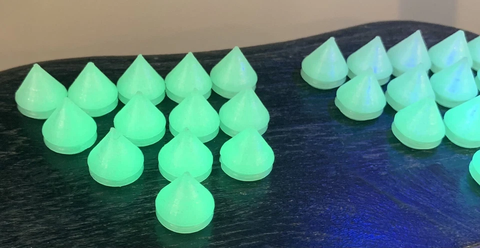 NUEVO Brillo en la Oscuridad Picos Para Crocs, Dijes Puntiagudos Impresos en 3D, Juego de 26 Piezas Foto 1 de 3