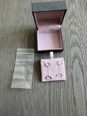 Par de aretes de cadena Huggie dobles de diamantes de oro blanco de 14 quilates de la colección EF Foto 1 de 4