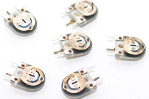 5x Vintage Mini-Trimmer / Potentiometer von Ruwido, 500 Ohm lin., stehend, NOS - Picture 1 of 6