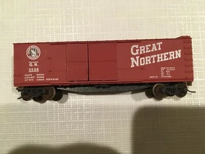 Micro Trains 43196 N-Scale 40ft Wood Sheathed Boxcar Great Northern GN 3596 - Picture 1 of 2