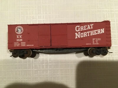 Micro Trains 43196 N-Scale 40ft Wood Sheathed Boxcar Great Northern GN 3596 - Image 1 of 2