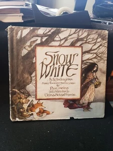 Snow White By Paul Heins, Trina Schart Hyman, Vintage 1974 Hardcover - Picture 1 of 3