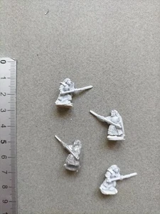 4 x DARK ELF SPEARMEN 4802 WHITE UNDERCOATED METAL MINIATURE 15MM/ DEMONWORLD - Imagen 1 de 1