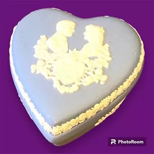 Wedgwood Andrew & Fergie 1986 Royal Wedding Blue Jasperware Heart Keepsake Box - Bild 1 von 11