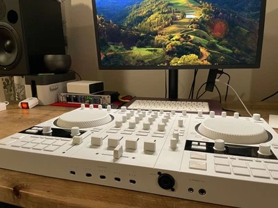 Traktor Kontrol S4 Limited Edition 25th Anniversary Vapor Grey - Image 1 of 3