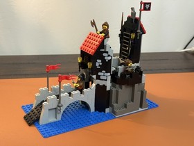 LEGO #  6075 Castle Wolfpack Tower 1992 Ghost 99% Complete ,all Minifigs.Scarce