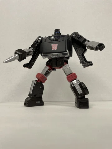 Transformers Trailbreaker WFC Earthrise War For Cybertron Action Figure Complete Cover