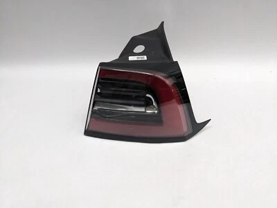 Luz trasera derecha del pasajero Tesla modelo 3 Y 2017-2023 TLD4 Foto 1 de 4