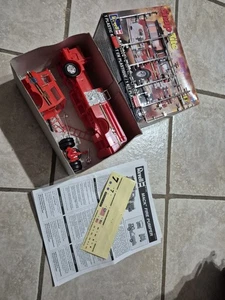 Revell 1:32 Scale Mack Fire Pumper Truck - Picture 1 of 4