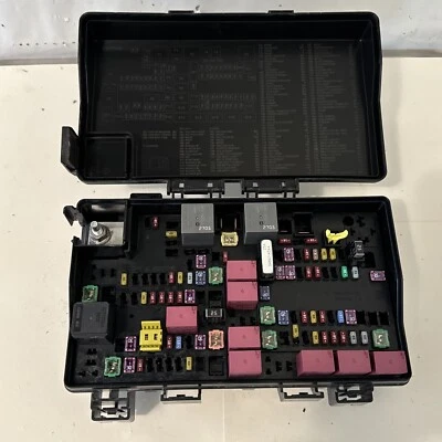 Dodge Ram 1500 2022 módulo de control de potencia integrado caja de fusibles OEM 68580830AA Foto 1 de 4