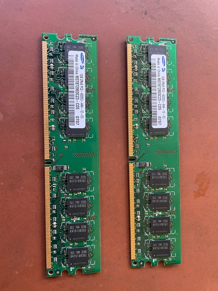 Samsung M378T2953CZ3-CD5 DDR2 1GB PC2-4200 Non ECC 533Mhz RAM Memory - Image 1 of 2