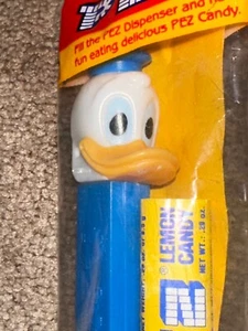Sammlerstück Donald Duck PEZ Spender mit Süßigkeiten in versiegelter Verpackung, nie geöffnet - Bild 1 von 5