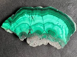 Losa de cristal de malaquita, piedra de malaquita verde, fabricación de joyas, decoración del hogar, 50401 - Imagen 1 de 10