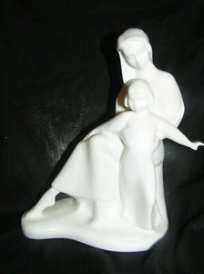 IMÁGENES REAL DOULTON MADRE E HIJA HN4562 PORCELANA HUESO BLANCO 1ª CALIDAD - Imagen 1 de 3