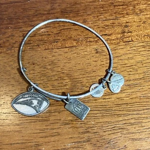 Alex And Ani Bracelet New England Patriots Charm Silver Tone 2014 Champs Bangle - Picture 1 of 11