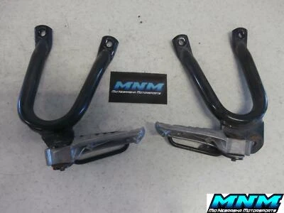 Yamaha Fzr600r 1999 genuino 89-99 trasero pasajero clavijas juego par + soporte de montaje Foto 1 de 4