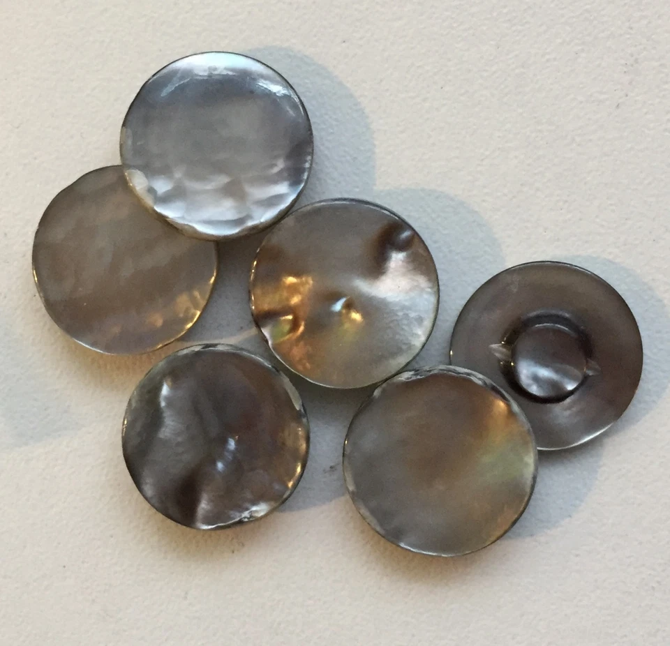 Perlmuttknöpfe: 6 graue, schillernde Knöpfe, 15mm - Bild 1 von 1