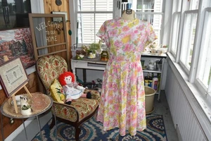 1960s Handmade Floral Bouqet Dress Circle Skirt Short Sleeve Size Large - Picture 1 of 9