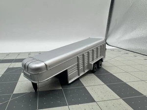 ERTL Gooseneck Silver Horse Livestock Trailer Die-Cast Metal 5th Wheel Toy 1/64 - Picture 1 of 5