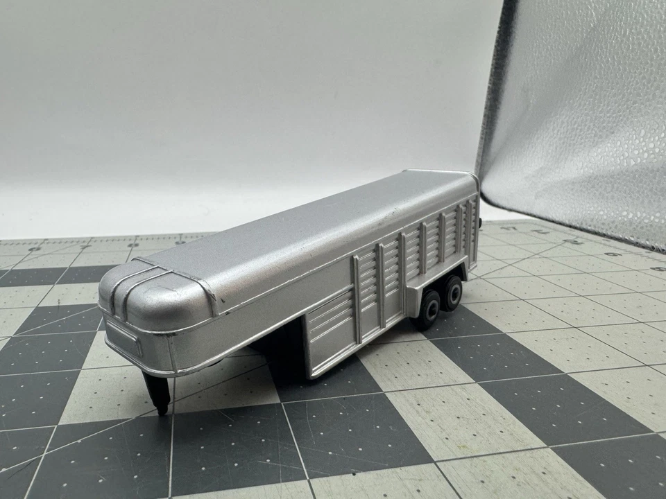 ERTL Gooseneck Silver Horse Livestock Trailer Die-Cast Metal 5th Wheel Toy 1/64 - Image 1 of 4