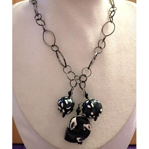 Collar Vintage Ligero, Divertido con Cuentas Estampadas en Blanco y Negro en Formas - Imagen 1 de 5