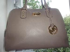 MICHAEL KORS. Authentic Taupe Cindy Hand Bag/Brand Emblem & Charm. Perfect Cond. - Picture 1 of 24