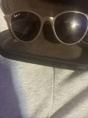 Óculos de sol Ray-Ban RB4171 ERIKA transparente borracha escura areia NOVO - Imagem 1 de 2